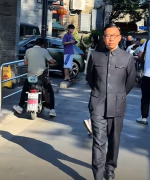 少人惊讶:“这不是溥仪吗?”“皇上吉利”“