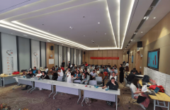 并展现了智能体正在智能客服、智能家动驾驶等